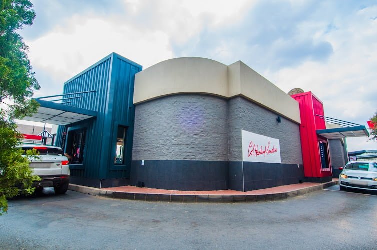 Chicken restaurantRestaurant chain known for its buckets of fried chicken