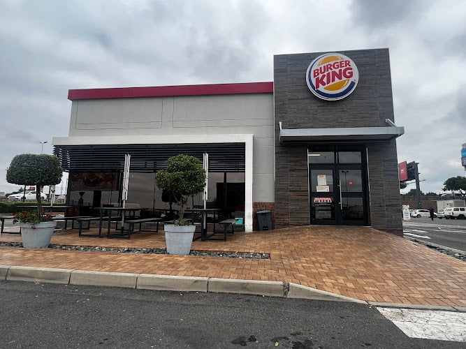 Hamburger restaurantWell-known fast-food chain serving grilled burgers